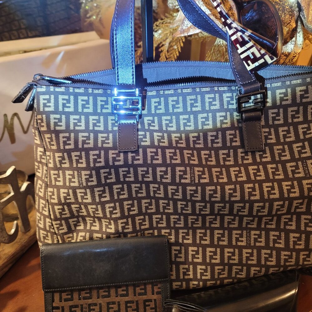 Authentic Fendi Tote sunglasses and wallet